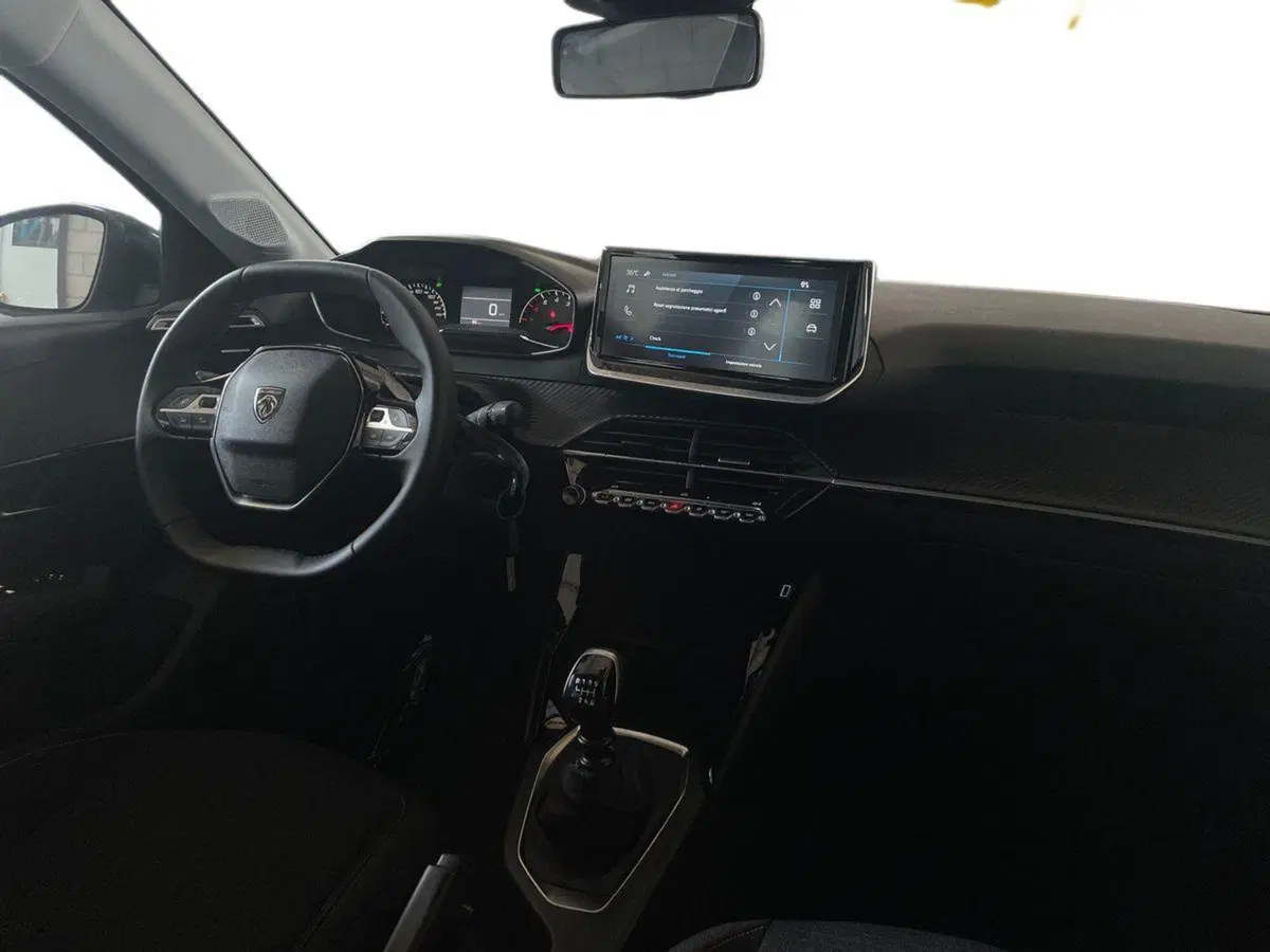 Peugeot 208 nuova a Salerno (14)