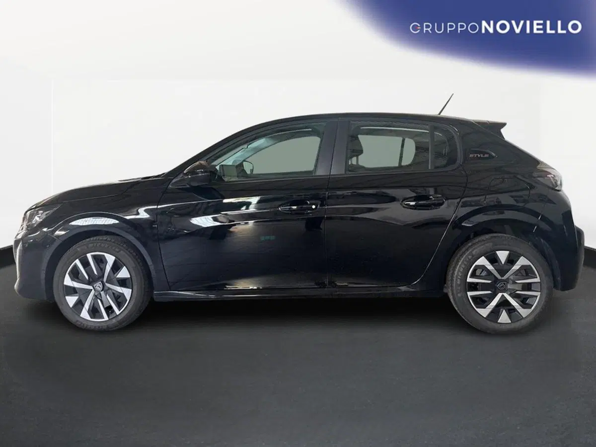 Peugeot 208 nuova a Salerno (3)