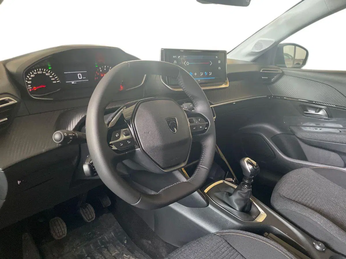 Peugeot 208 nuova a Salerno (8)