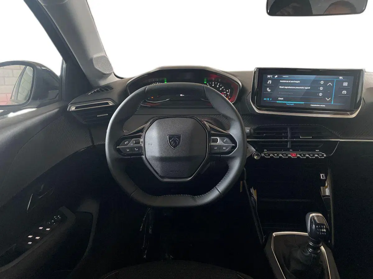 Peugeot 208 nuova a Salerno (9)
