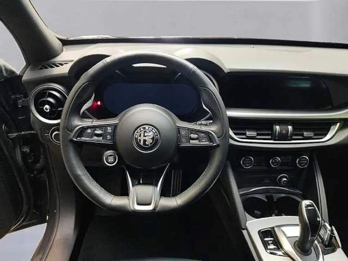 Alfa Romeo Stelvio usata a Milano (11)
