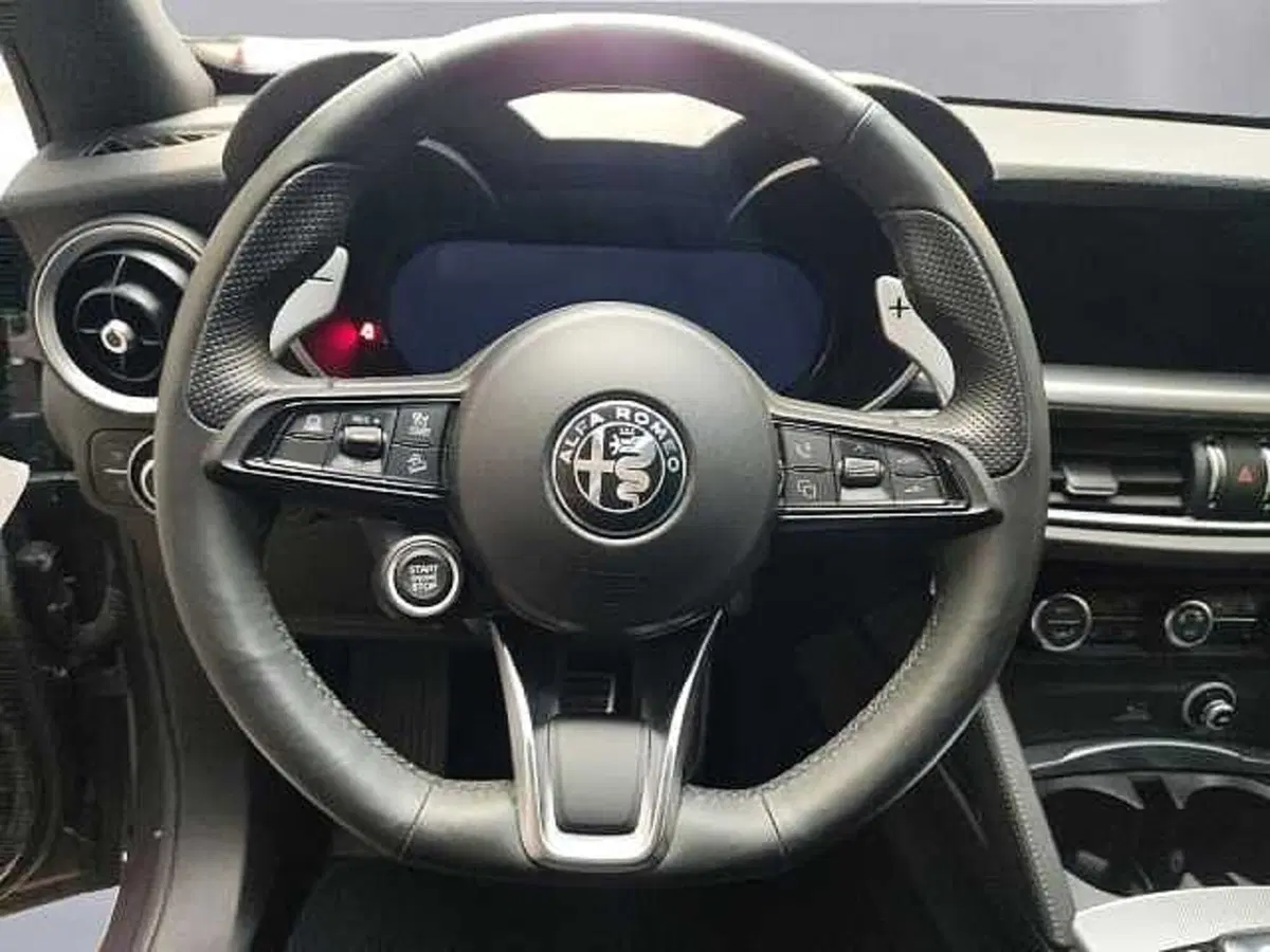 Alfa Romeo Stelvio usata a Milano (12)