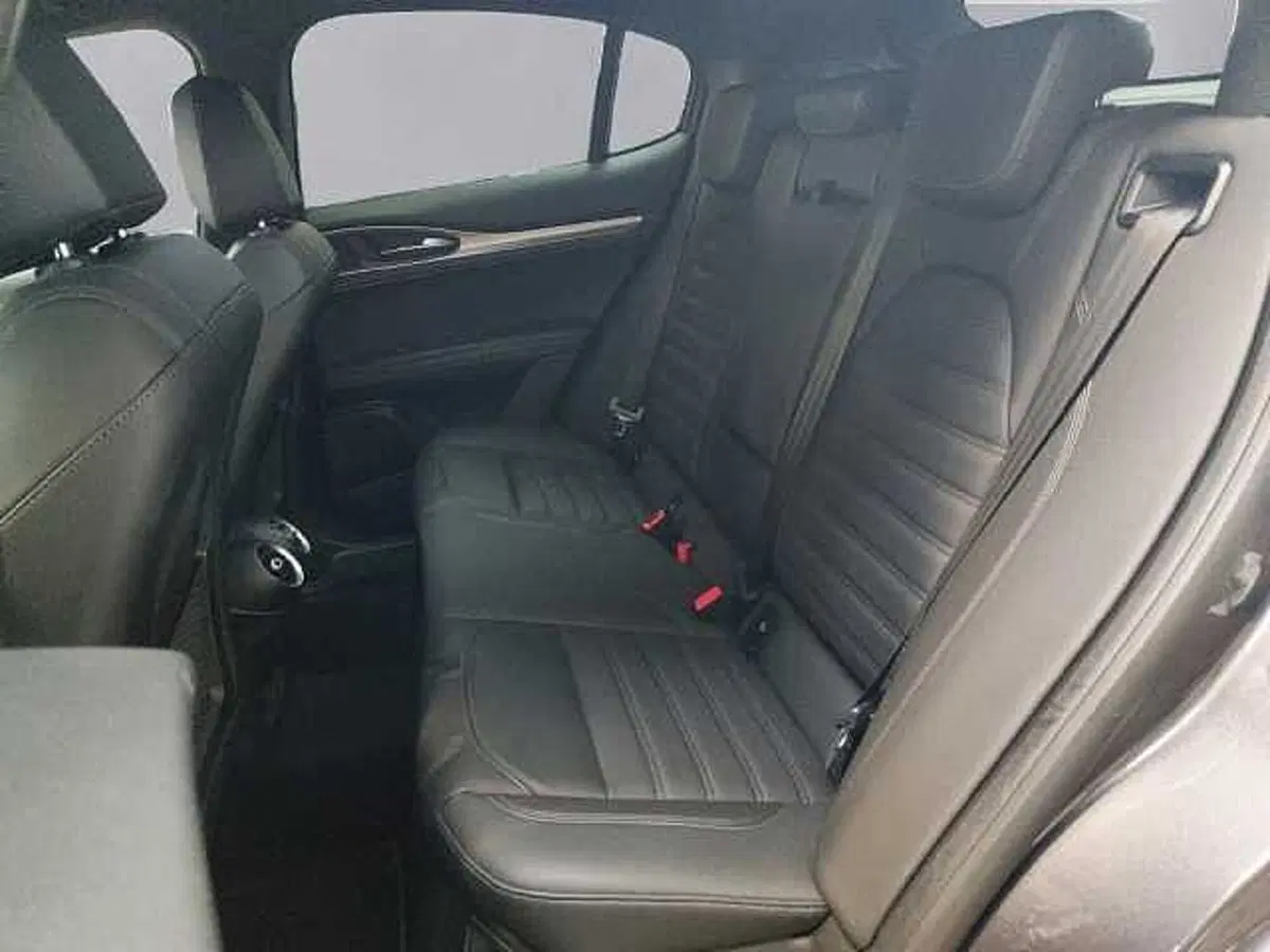 Alfa Romeo Stelvio usata a Milano (13)