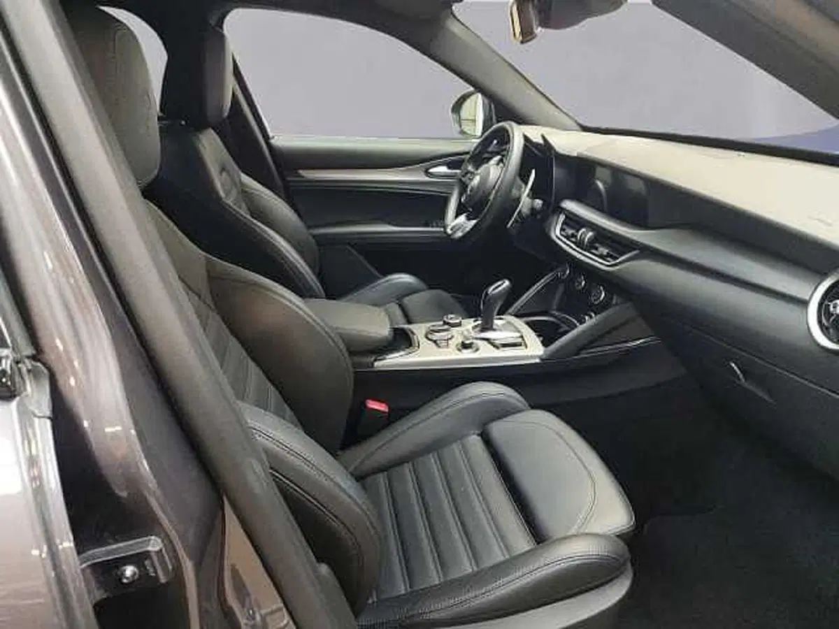 Alfa Romeo Stelvio usata a Milano (14)