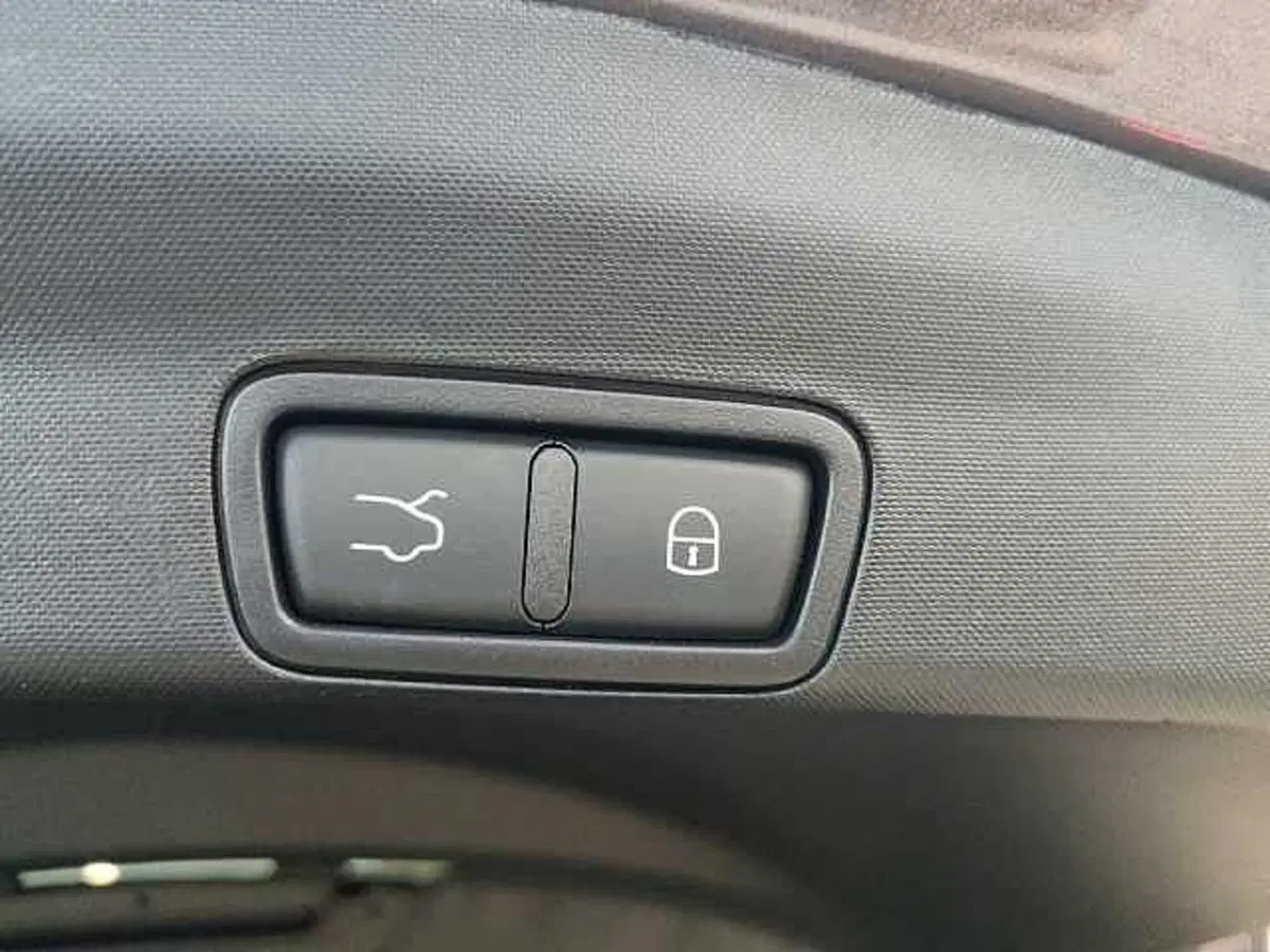 Alfa Romeo Stelvio usata a Milano (16)