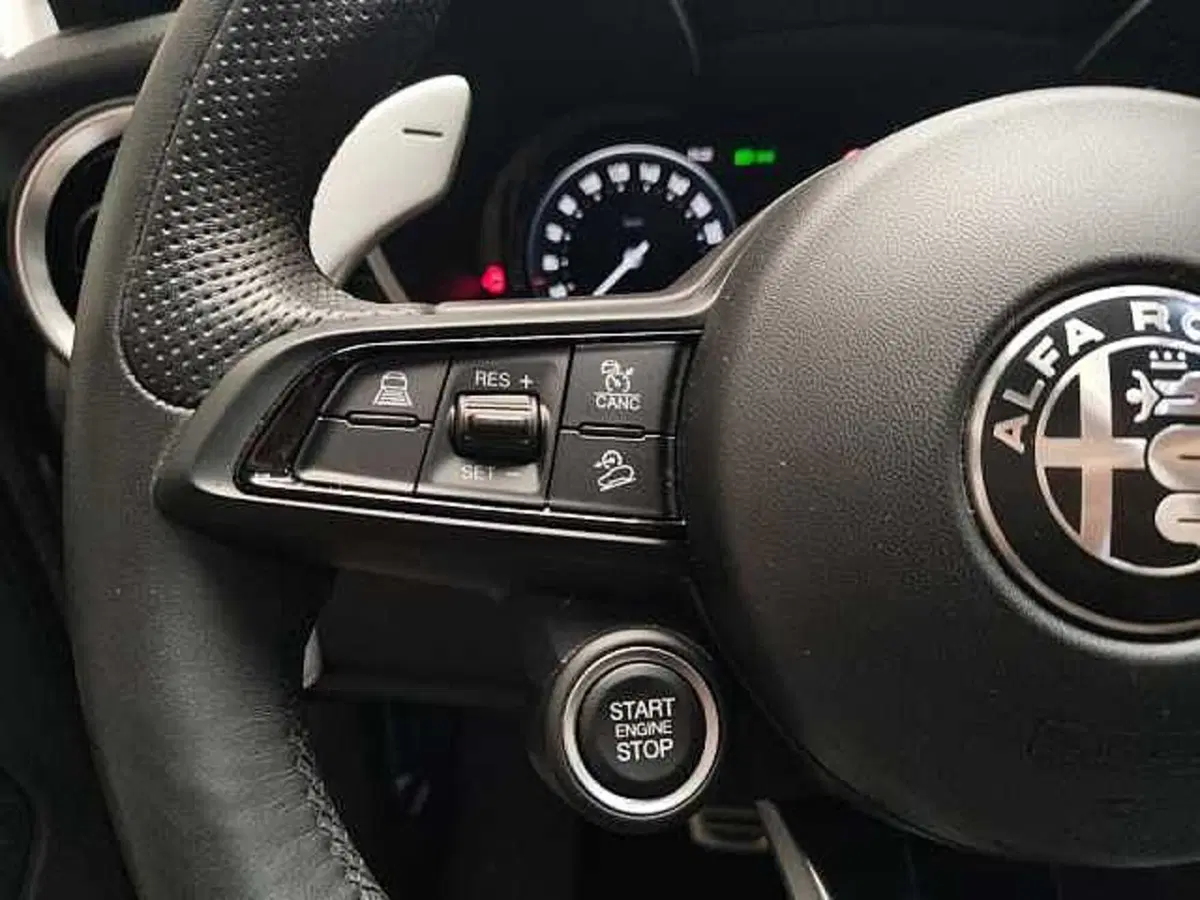 Alfa Romeo Stelvio usata a Milano (17)
