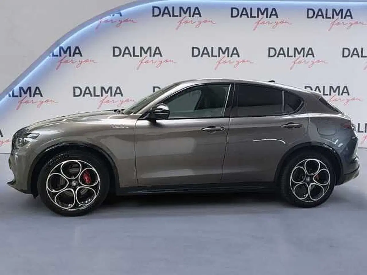 Alfa Romeo Stelvio usata a Milano (2)