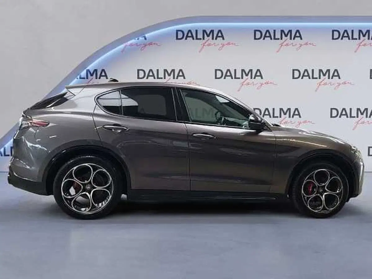 Alfa Romeo Stelvio usata a Milano (6)