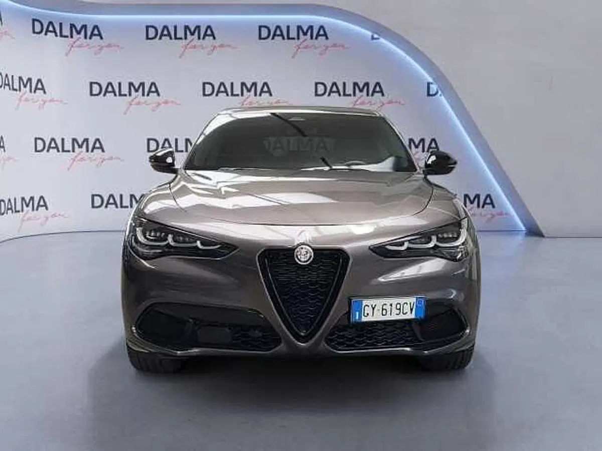 Alfa Romeo Stelvio usata a Milano (8)