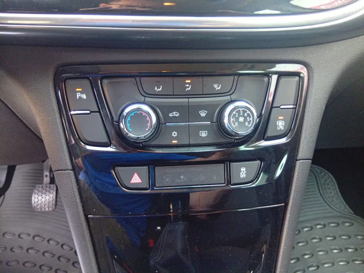 Opel Mokka usata a Brescia (17)