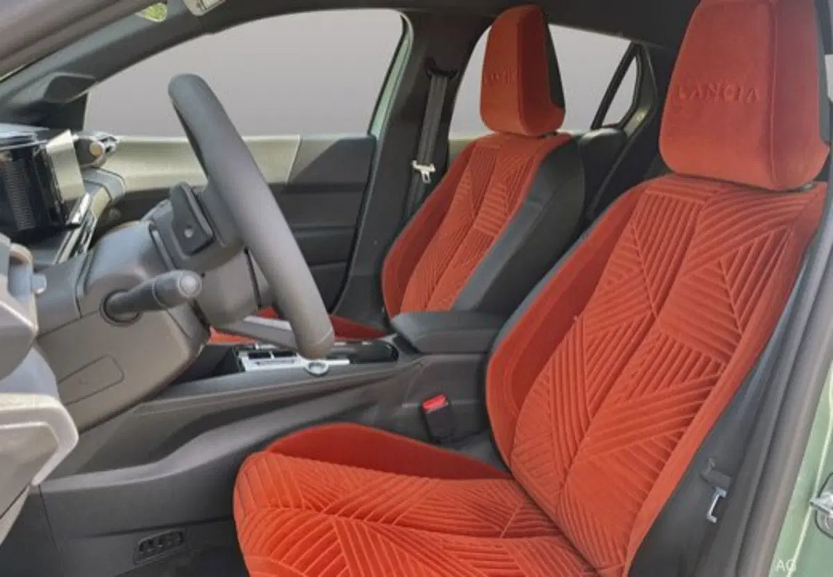 Lancia Ypsilon usata a Salerno (10)