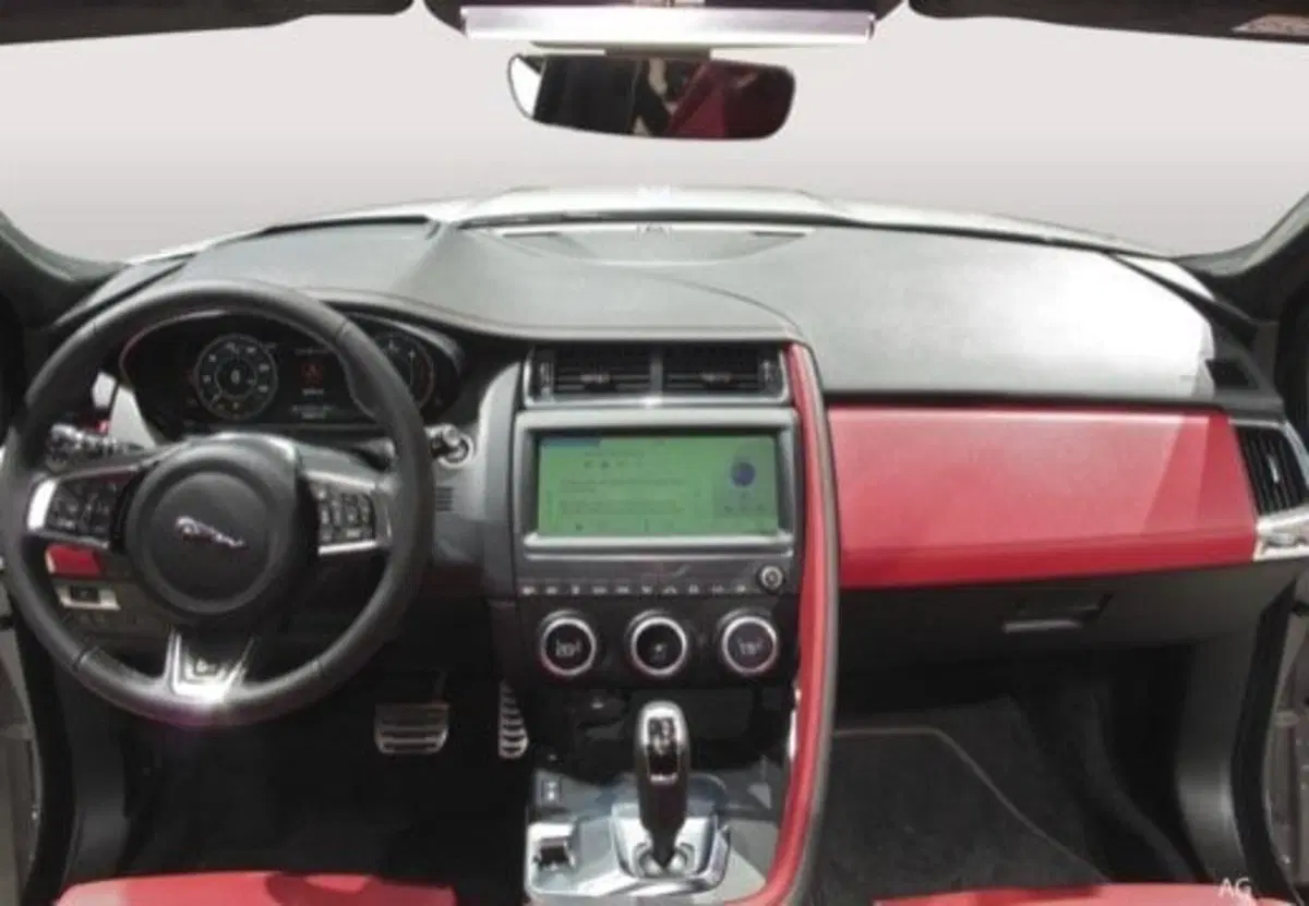 Jaguar E-Pace usata a Salerno (11)