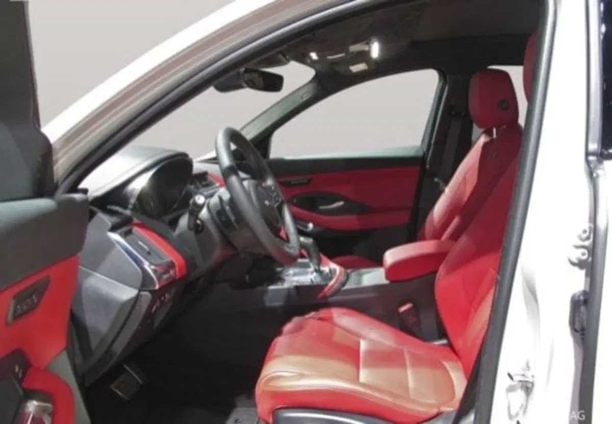 Jaguar E-Pace usata a Salerno (9)