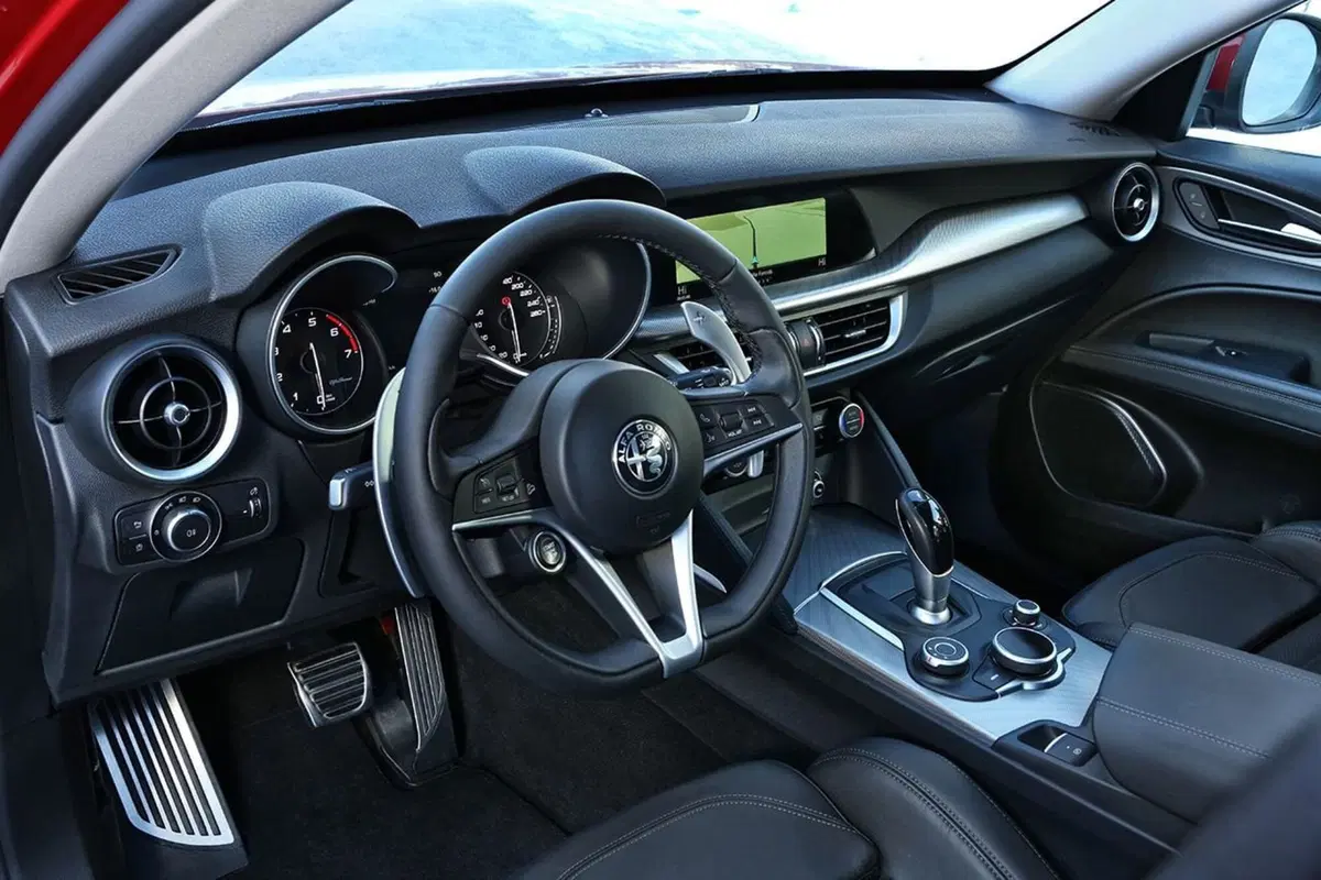 Alfa Romeo Stelvio usata a Salerno (11)