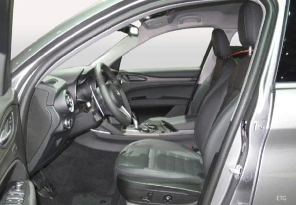 Alfa Romeo Stelvio usata a Salerno (18)