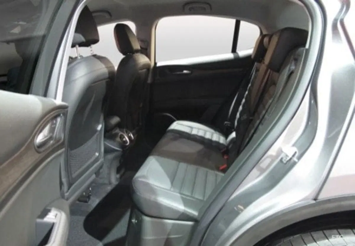 Alfa Romeo Stelvio usata a Salerno (19)