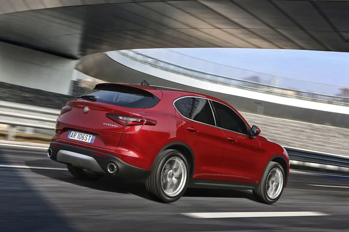 Alfa Romeo Stelvio usata a Salerno (3)