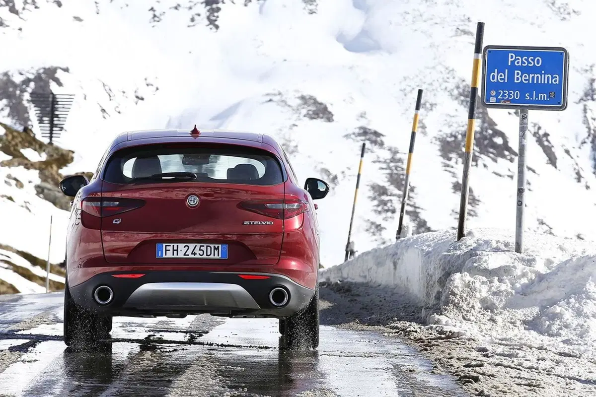 Alfa Romeo Stelvio usata a Salerno (5)