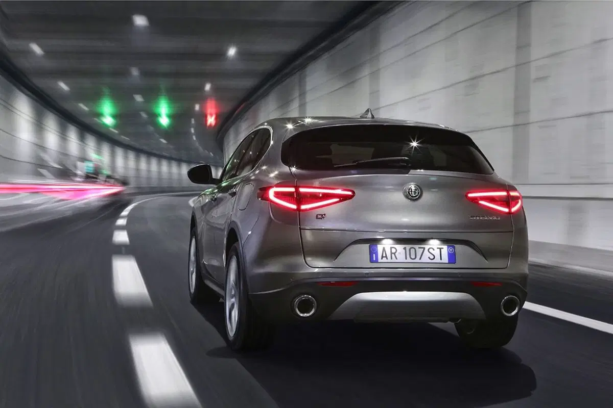 Alfa Romeo Stelvio usata a Salerno (6)