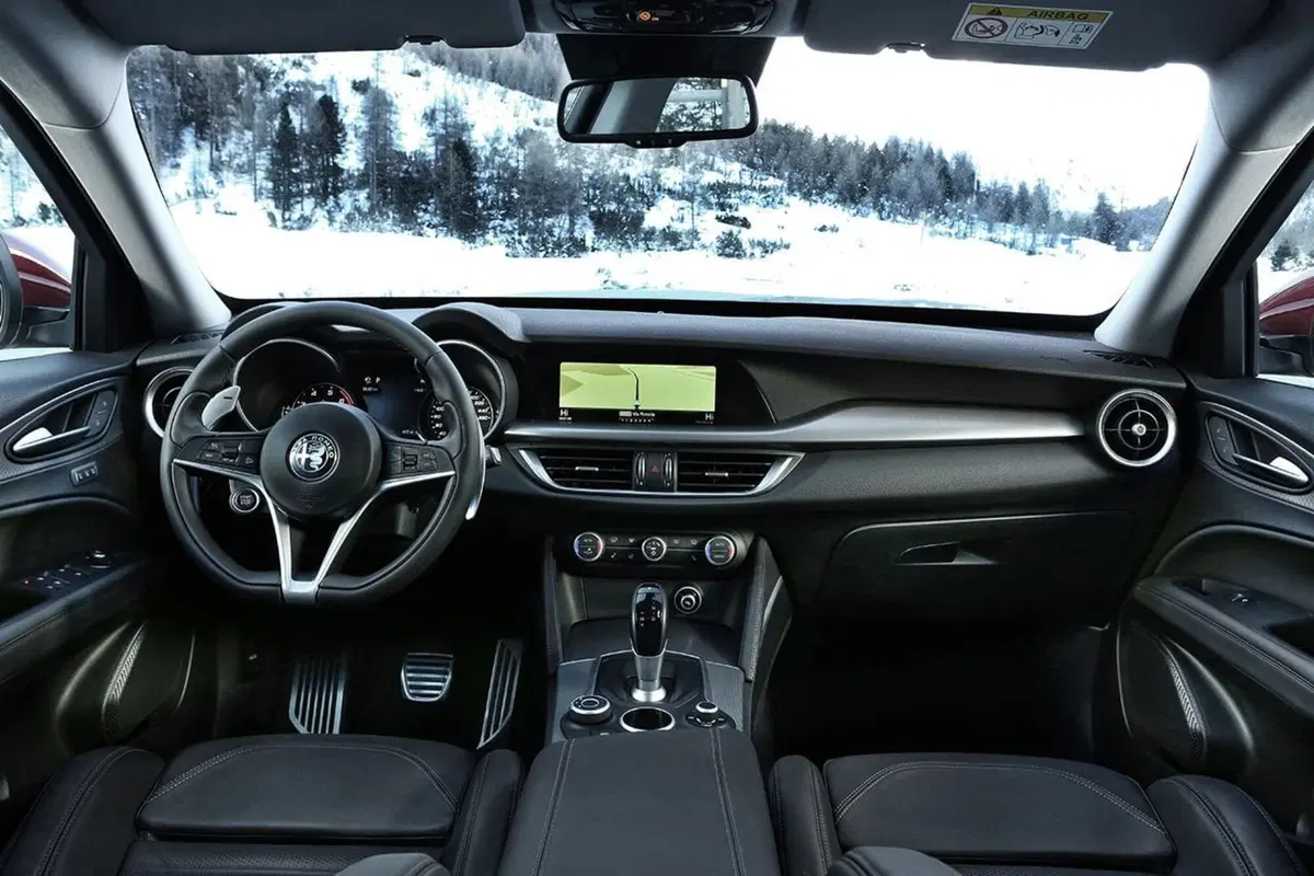 Alfa Romeo Stelvio usata a Salerno (9)