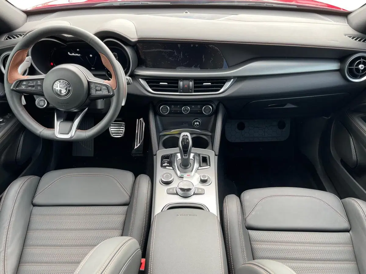Alfa Romeo Stelvio usata a Ancona (10)