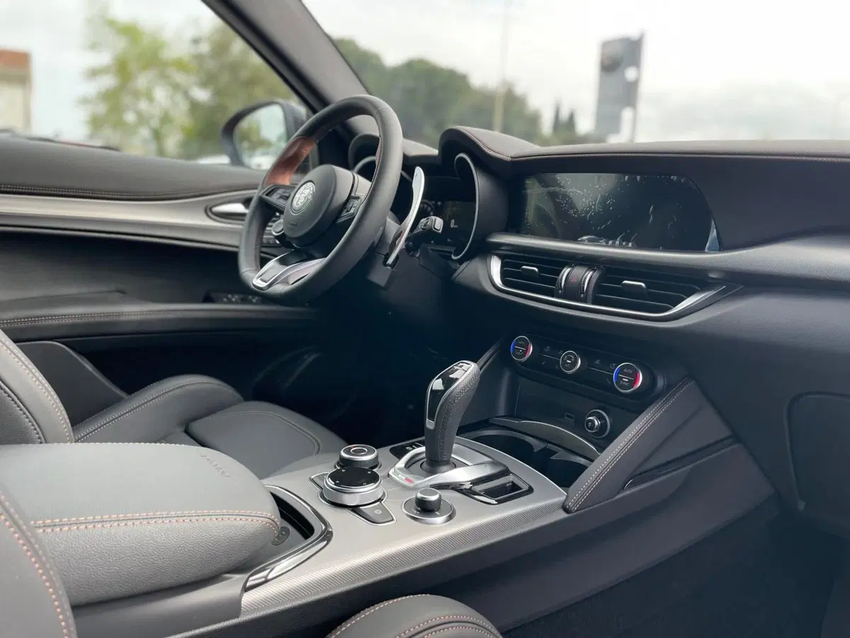 Alfa Romeo Stelvio usata a Ancona (16)