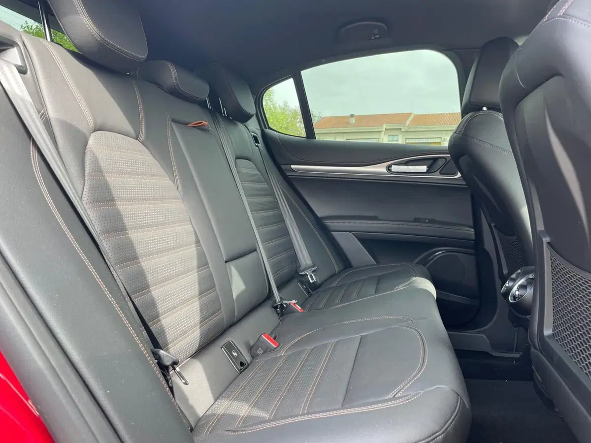 Alfa Romeo Stelvio usata a Ancona (18)