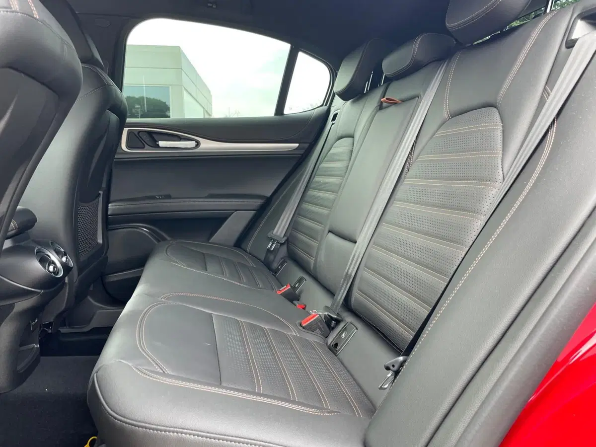 Alfa Romeo Stelvio usata a Ancona (19)