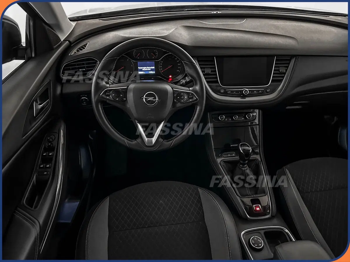 Opel Grandland X usata a Milano (11)