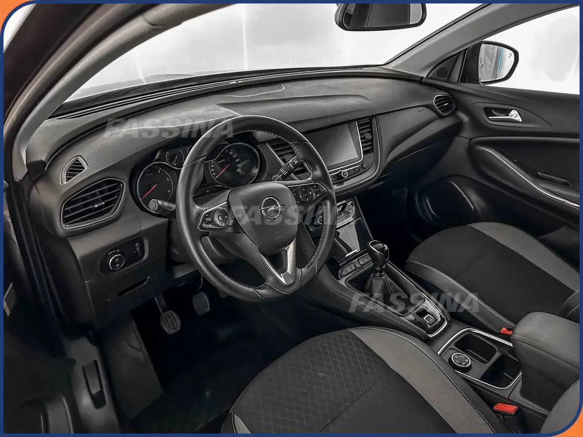 Opel Grandland X usata a Milano (9)