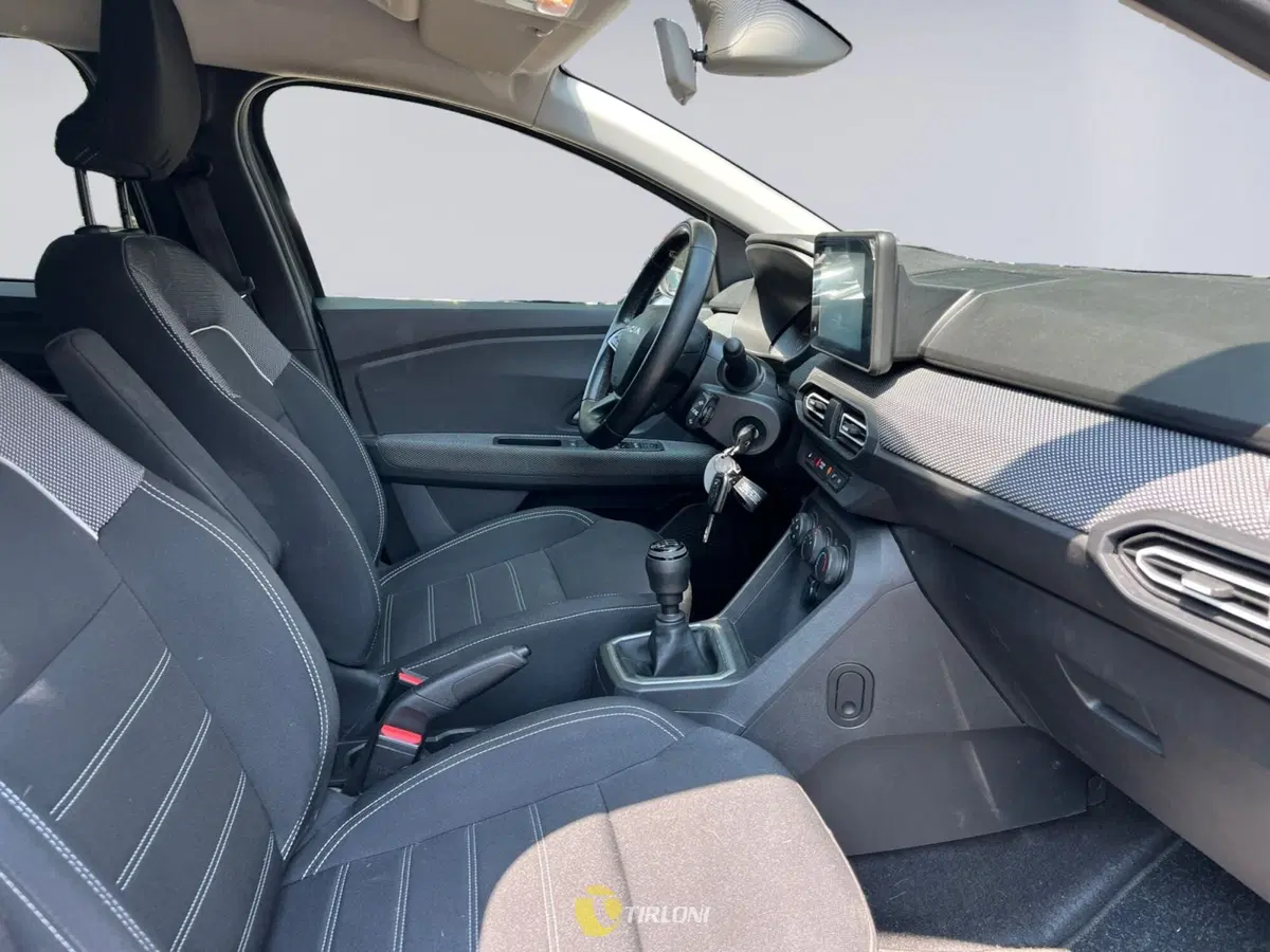 Dacia Jogger usata a Milano (10)