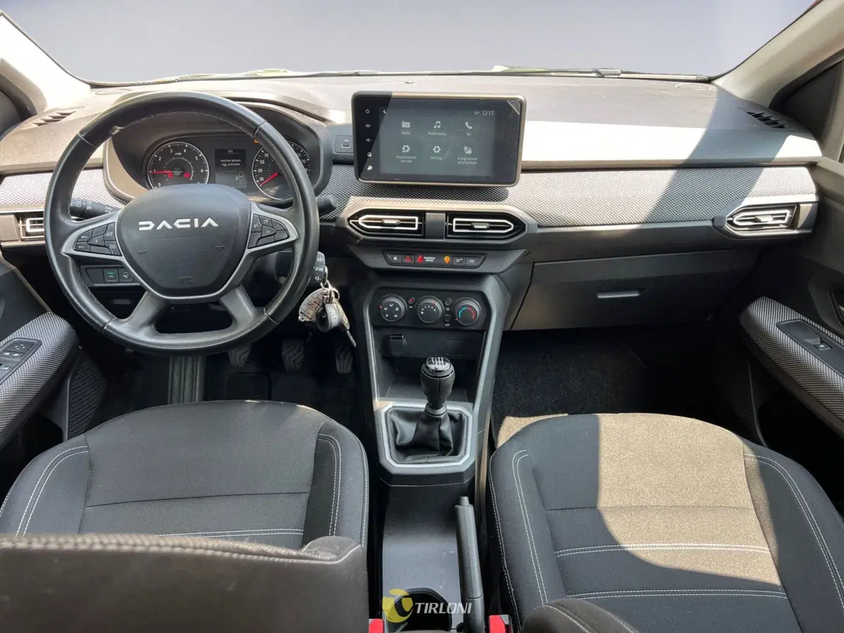 Dacia Jogger usata a Milano (11)