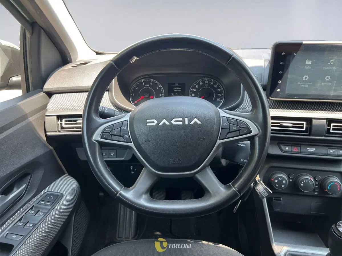 Dacia Jogger usata a Milano (13)