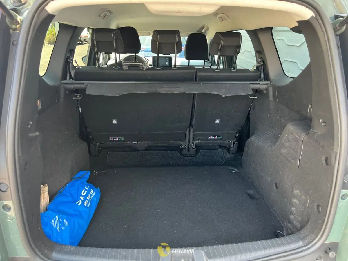 Dacia Jogger usata a Milano (15)