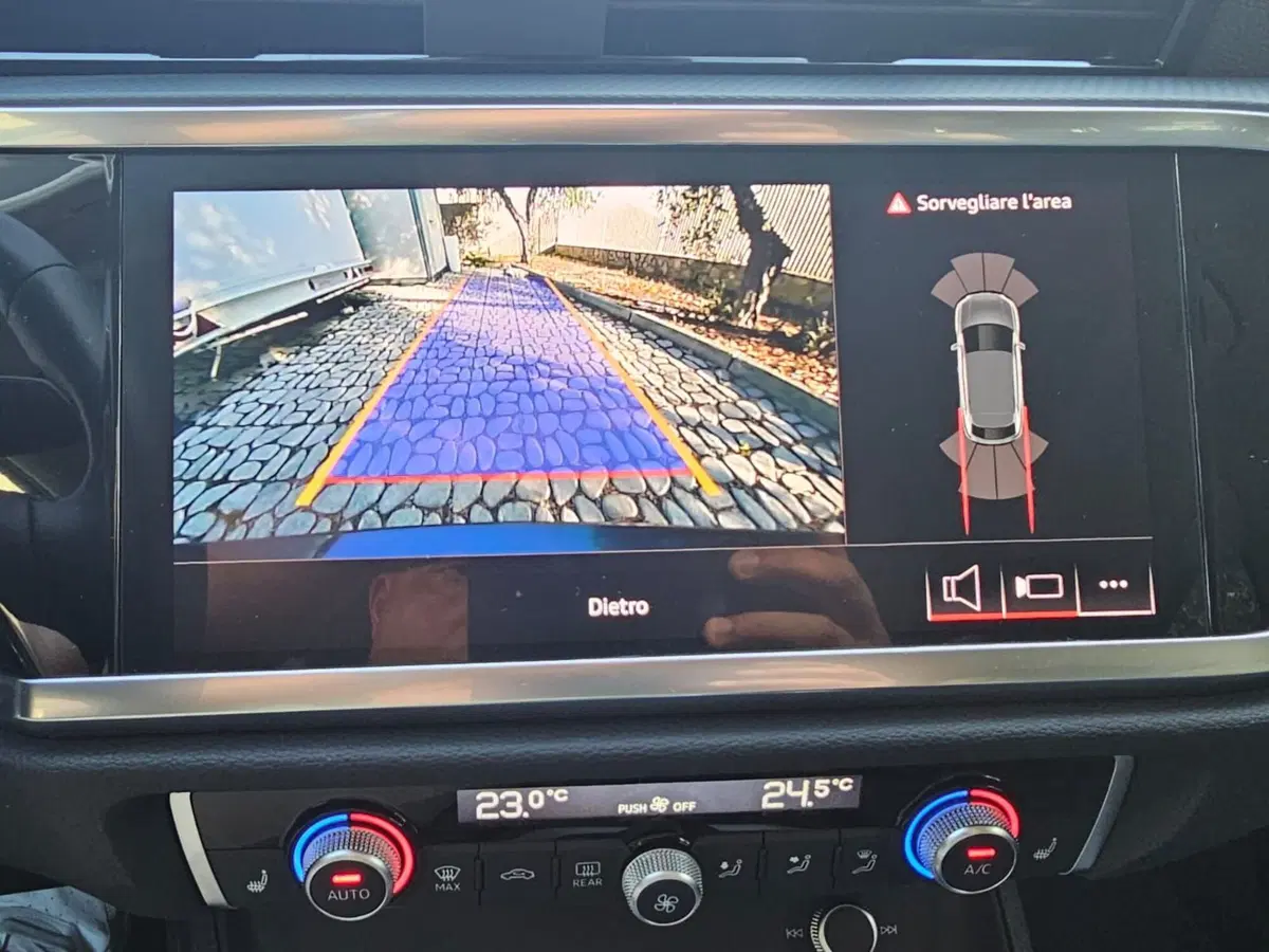 Audi Q3 Sportback usata a Bari (8)