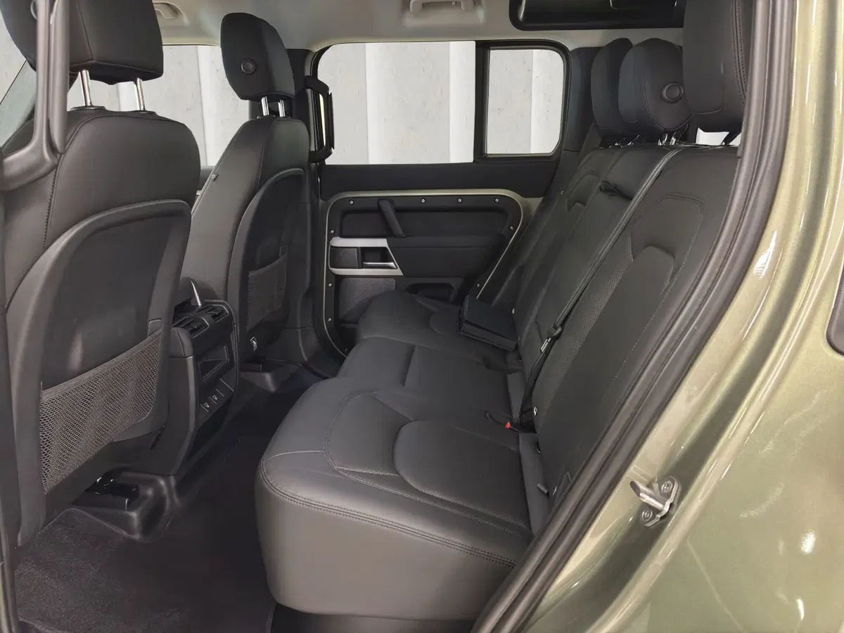 Land Rover Defender usata a Milano (13)