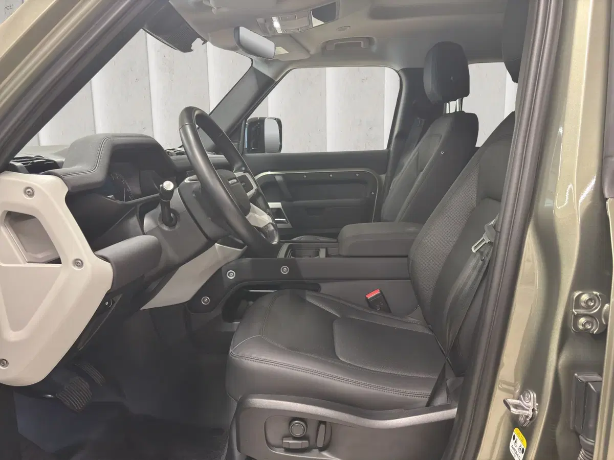 Land Rover Defender usata a Milano (14)