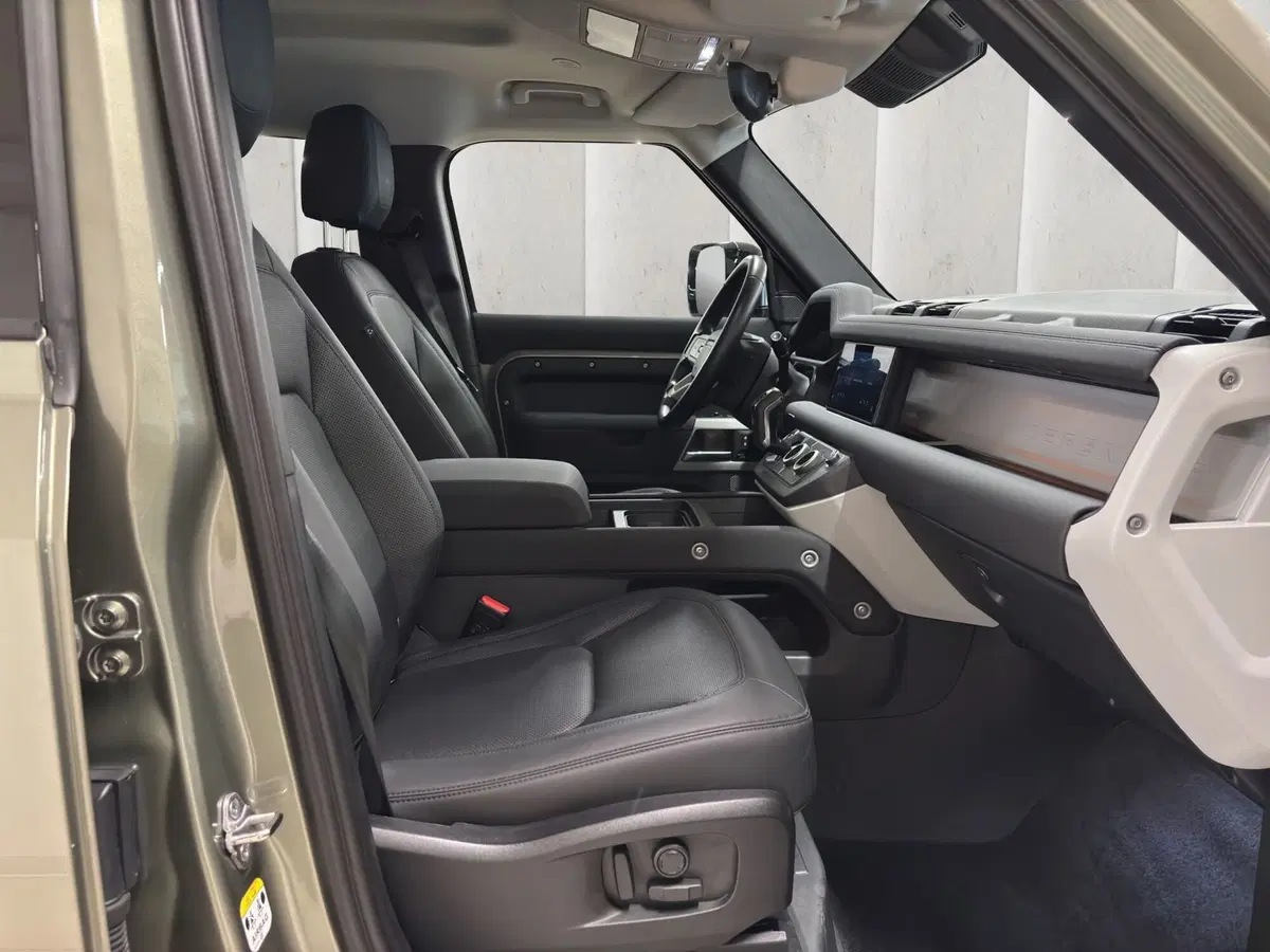 Land Rover Defender usata a Milano (3)