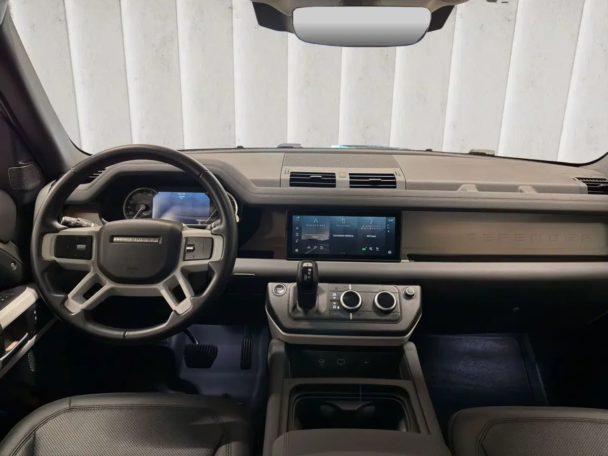 Land Rover Defender usata a Milano (4)