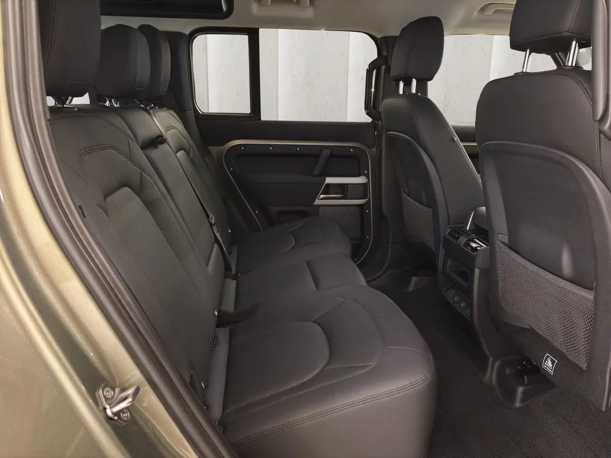 Land Rover Defender usata a Milano (5)