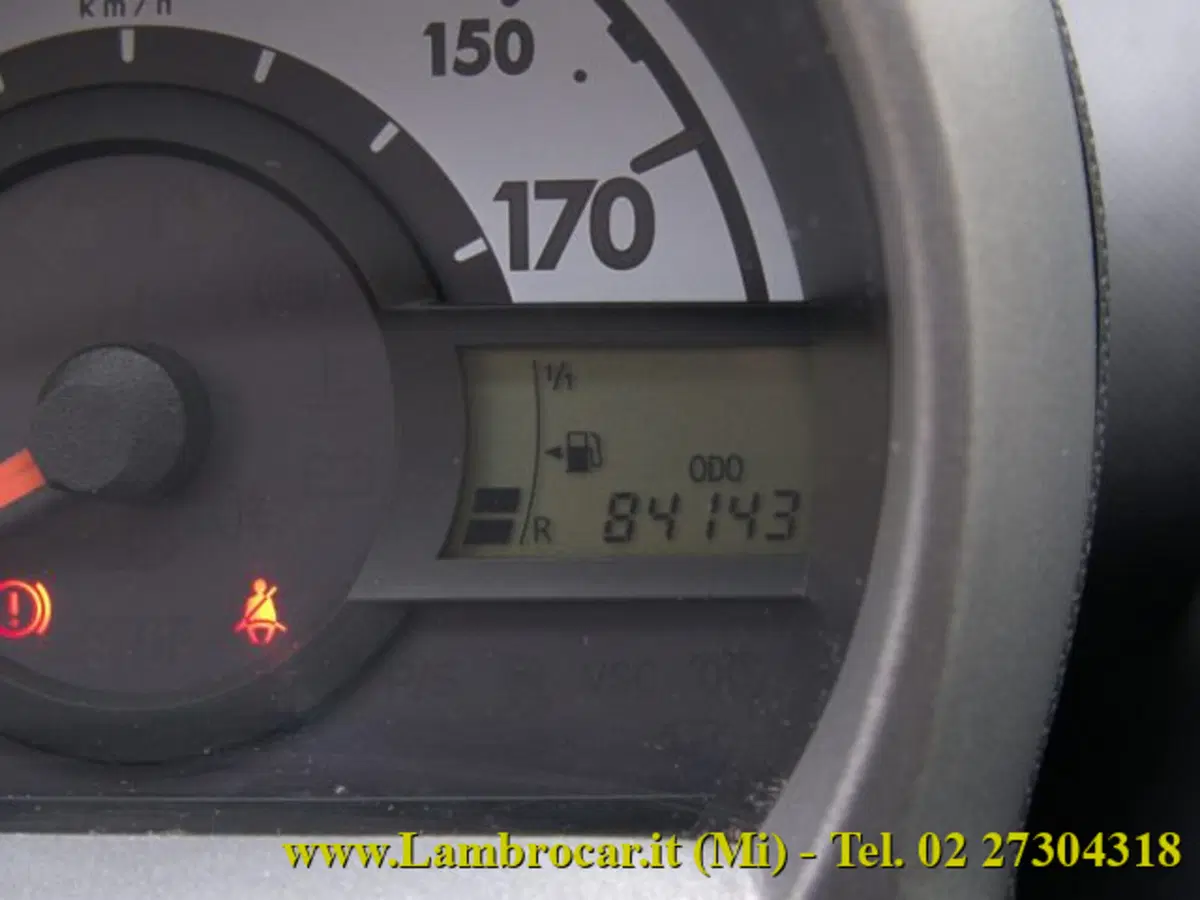 Peugeot 107 usata a Milano (8)