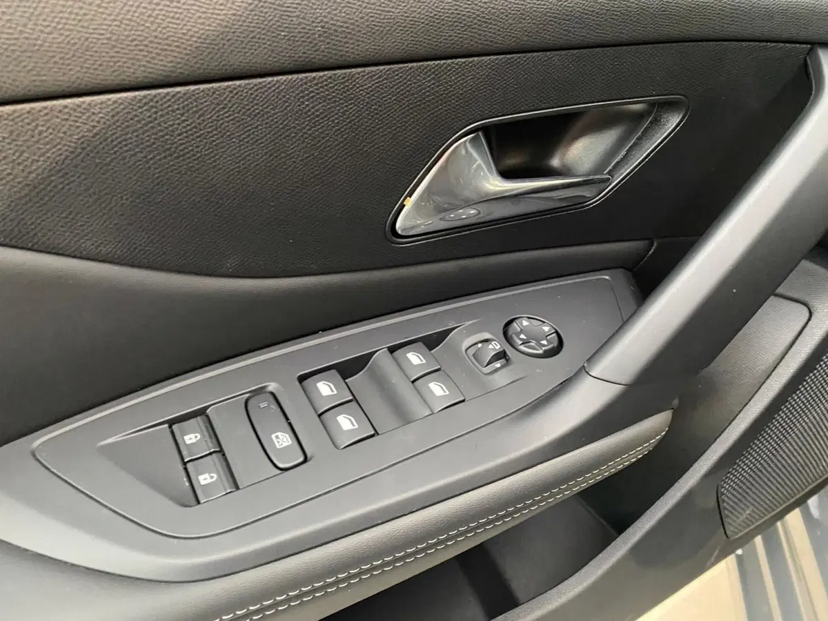 Peugeot 308 nuova a Milano (13)