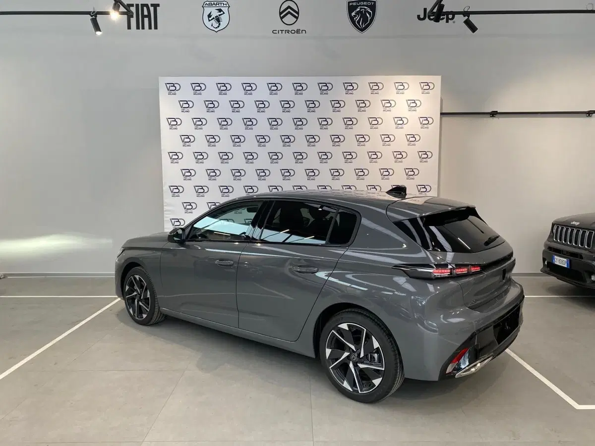 Peugeot 308 nuova a Milano (3)