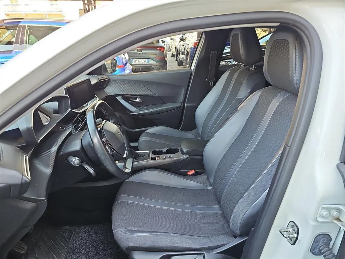 Peugeot 2008 usata a Lecco (9)