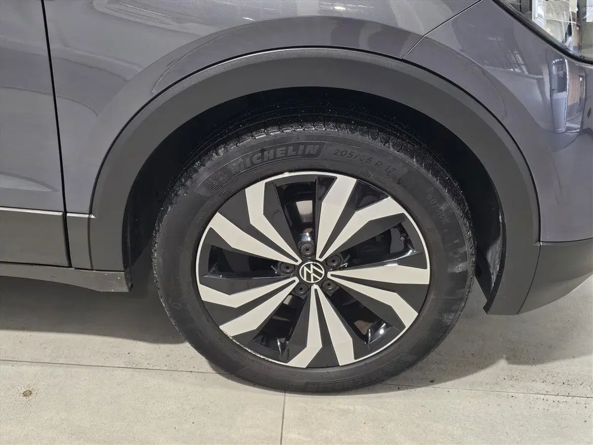 Volkswagen T-Cross usata a Lecco (11)