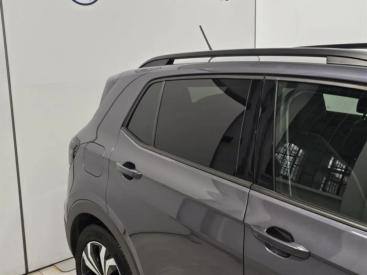 Volkswagen T-Cross usata a Lecco (12)
