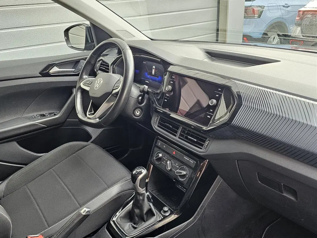 Volkswagen T-Cross usata a Lecco (15)