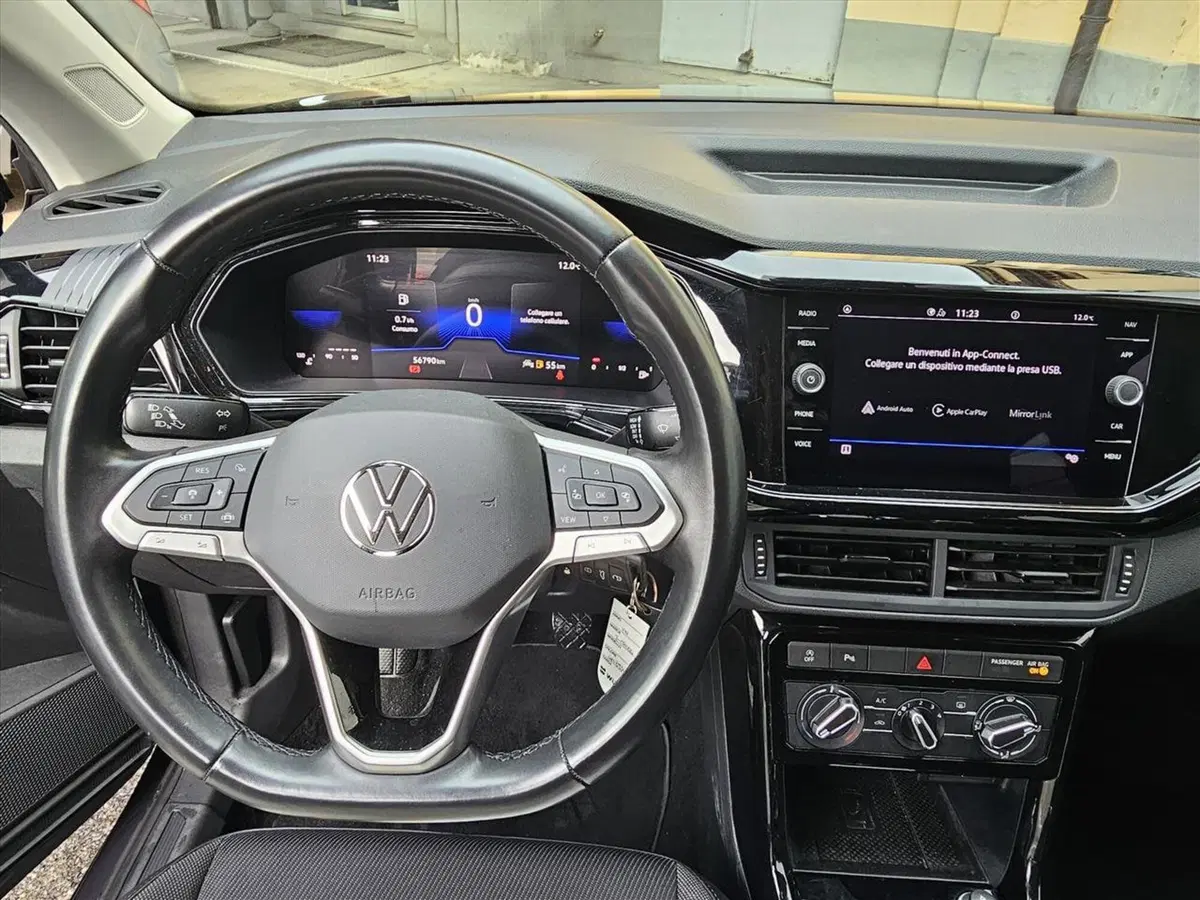 Volkswagen T-Cross usata a Lecco (9)
