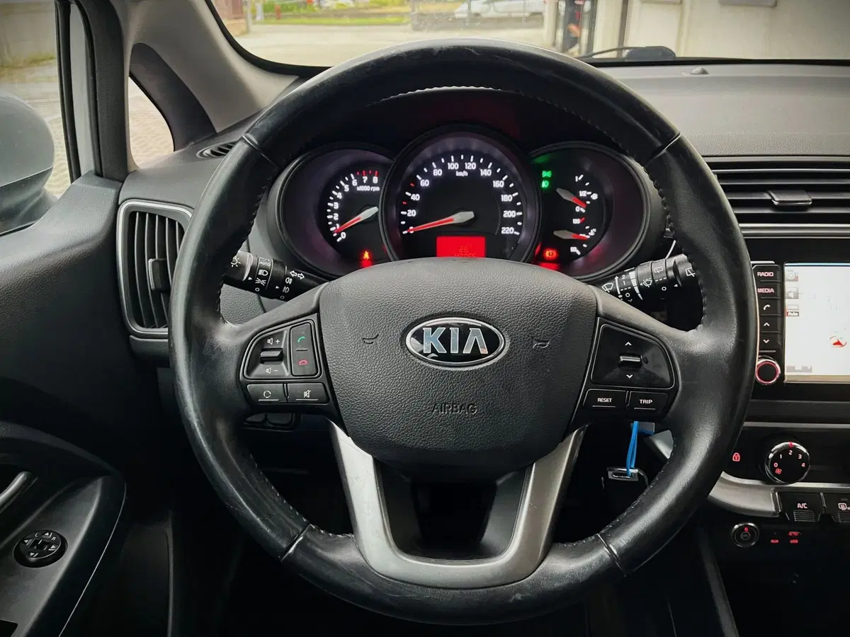 Kia Rio usata a Ferrara (8)