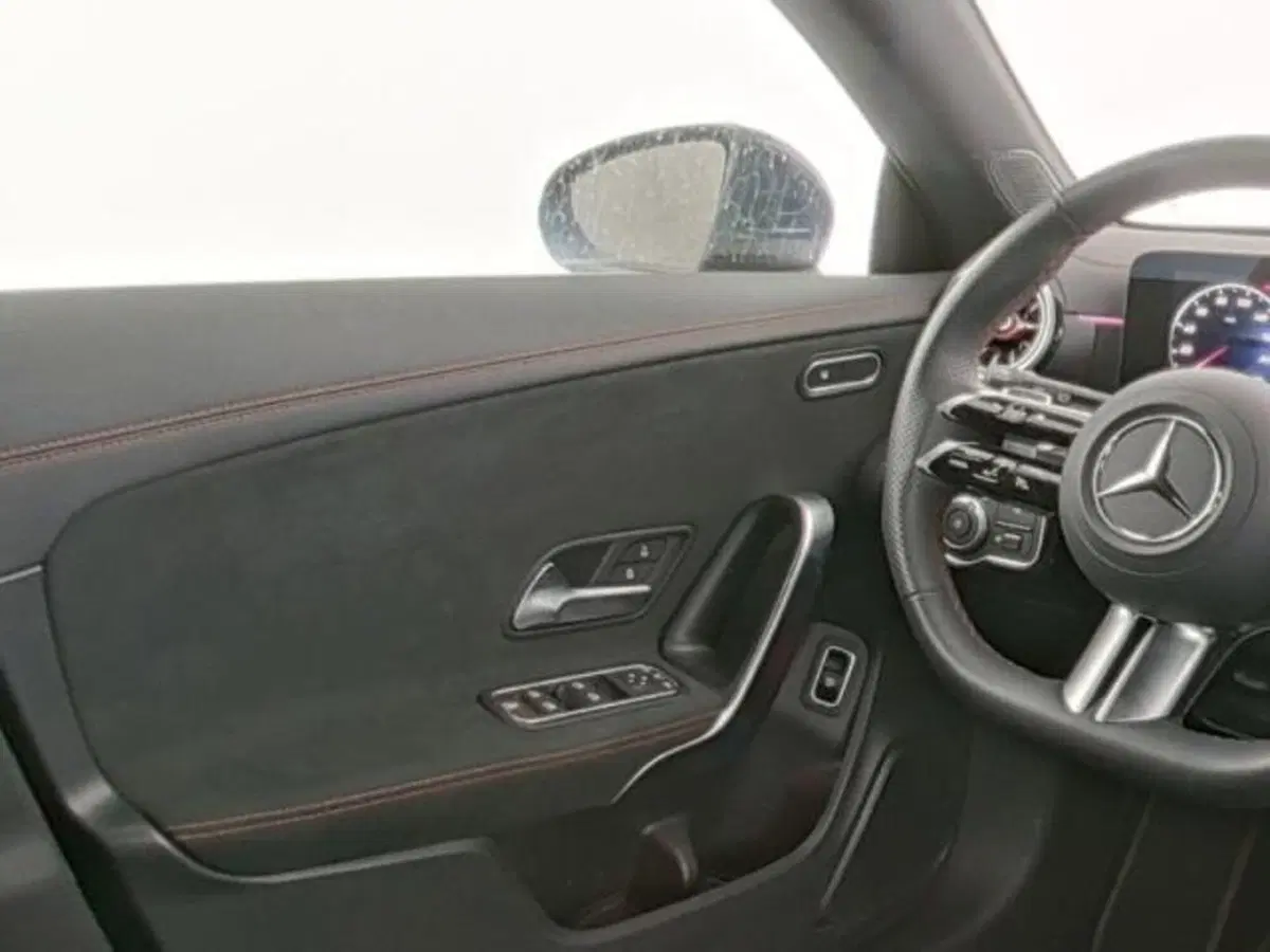 Mercedes-Benz CLA Shooting Brake usata a Milano (9)